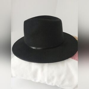 Classic Black Wide-Brim Felt Fedora Hat